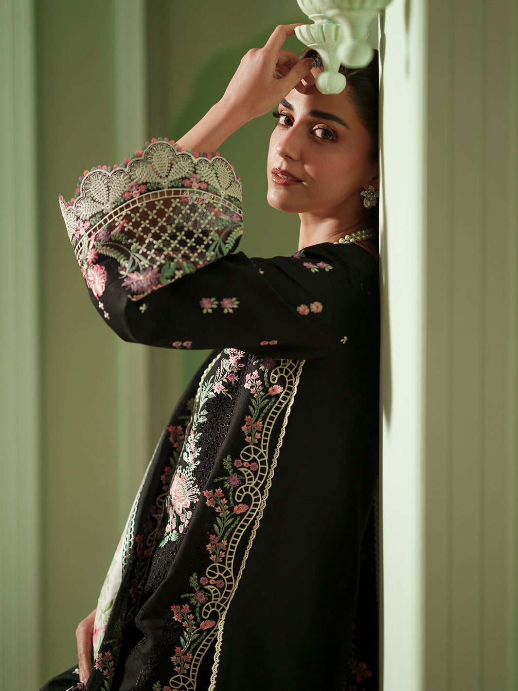 D-112-B | 3 PC Luxury Lawn