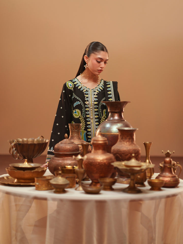 D-118-B | 3 PC Luxury Lawn